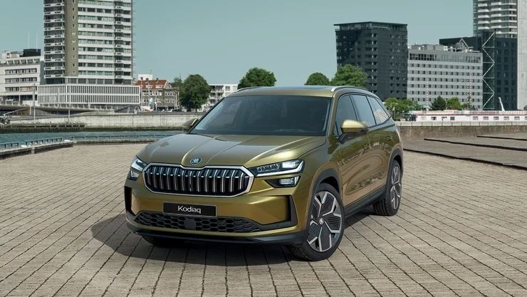 A gold Skoda Kodiaq parked by a river in the city