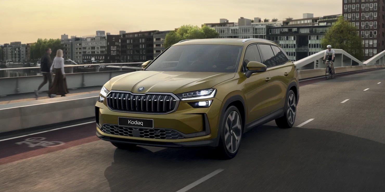Dynamic shot of the Skoda Kodiaq on the road