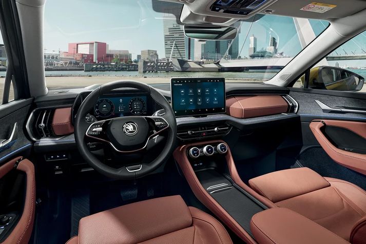 Interior of the Skoda Kodiaq with views of the city