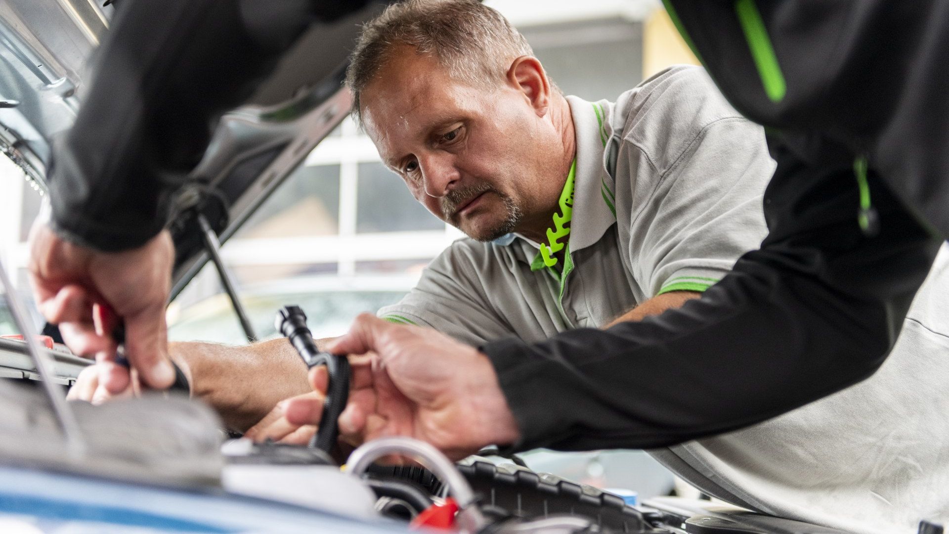 Skoda servicing team repairing Skoda car